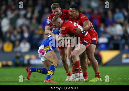 Rowan Milnes (21) de Hull KR, Albert Vete (8) de Hull KR et Jimmy Keinhorst (18) de Hull KR en action pendant le match Banque D'Images