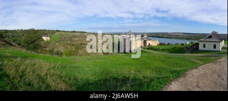 Khotyn, Chernivtsi Oblast (province) de l'ouest de l'Ukraine 02 septembre 2021. panorama de la forteresse de Khotyn est un complexe fortification situé sur la droite Banque D'Images