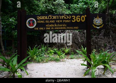 KRABI, THAÏLANDE - 25 mars 2022 : le signe du point de vue de l'île de Hong à 360 degrés, le seul à Andaman, Thaïlande Banque D'Images