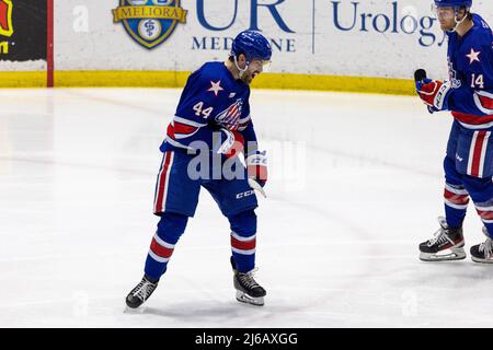New York, États-Unis. 29th avril 2022. 29 avril 2022 : Josh Teves, défenseur américain de Rochester (44), célèbre après avoir obtenu sa deuxième note contre les Comets d'Utica. Les Rochester Americans ont accueilli les Utica Comets dans un match de la Ligue américaine de hockey à la Blue Cross Arena de Rochester, New York. (Jonathan Tenca/CSM) crédit : CAL Sport Media/Alay Live News Banque D'Images