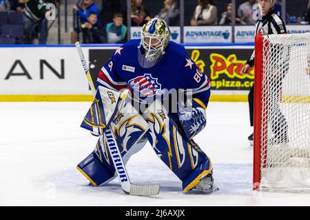 New York, États-Unis. 29th avril 2022. 29 avril 2022: Le gardien de but des Américains de Rochester Aaron Dell (80) se prépare à faire une économie dans la première période contre les Comets d'Utica. Les Rochester Americans ont accueilli les Utica Comets dans un match de la Ligue américaine de hockey à la Blue Cross Arena de Rochester, New York. (Jonathan Tenca/CSM) crédit : CAL Sport Media/Alay Live News Banque D'Images
