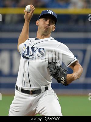 Floride, États-Unis. 29th avril 2022. Tampa Bay raies reliever Javy Guerra s'oppose aux Twins du Minnesota lors du septième dîner au Tropicana Field à Saint-Pétersbourg, Floride, le vendredi 29 avril 2022. Photo de Steve Nesius/UPI crédit: UPI/Alamy Live News Banque D'Images