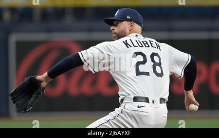 Floride, États-Unis. 29th avril 2022. Corey Kluber, le lanceur de Tampa Bay Rays, s'oppose aux Twins du Minnesota lors du sixième repas au Tropicana Field, à Saint-Pétersbourg, en Floride, le vendredi 29 avril 2022. Photo de Steve Nesius/UPI crédit: UPI/Alamy Live News Banque D'Images