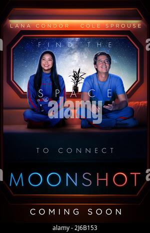 DATE DE PUBLICATION : le 31 mars 2022. TITRE : Moonshot. STUDIO: Nouvelle ligne de cinéma. DIRECTEUR: Christopher Winterbauer. INTRIGUE : cette comédie romantique avec une touche de touche suit deux étudiants qui unissent leurs forces afin d'être réunis avec leurs principaux autres, se lançant dans un voyage animé qui les emmène hors du cours. AVEC : Cole Sprouse et Lana Condor affiche art. (Image crédit : © New Line Cinema/Entertainment Pictures) Banque D'Images