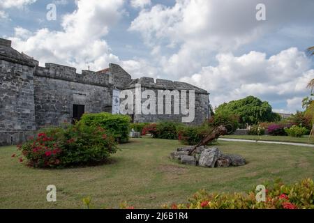 Le Castillo de la Real Fuerza (Château de la Royal Force) est un fort de bastion achevé en 1577 sur le côté ouest du port à la Havane, Cuba. Banque D'Images