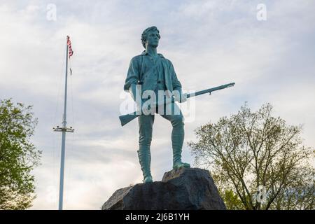 Statue de minute Man à Battle Green dans le centre-ville historique de Lexington, Massachusetts ma, États-Unis. Banque D'Images