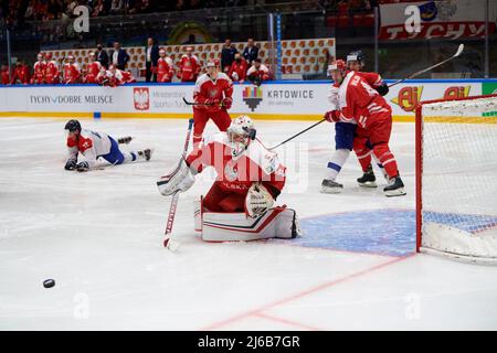 TYCHY, POLOGNE - 29 AVRIL 2022: Match de hockey de l'IIHF 2022 Championnat du monde de hockey sur glace Div 1B Serbie - Pologne Banque D'Images