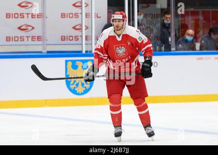 TYCHY, POLOGNE - 29 AVRIL 2022: Match de hockey de l'IIHF 2022 Championnat du monde de hockey sur glace Div 1B Serbie - Pologne Banque D'Images