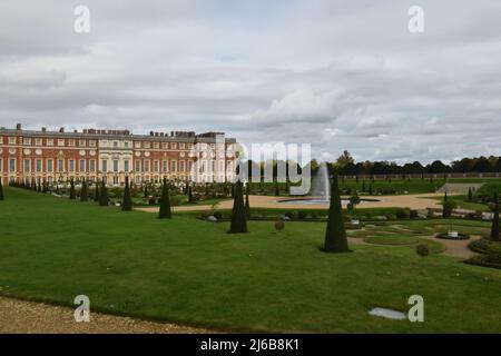 Le jardin privé restauré de William III à partir de 1702 au Hampton court Palace, Richmond, Londres, Angleterre. Banque D'Images
