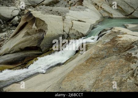 Écoulement du lac glaciaire au glacier du Rhône, canton du Valais, Suisse Banque D'Images