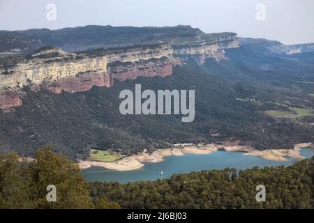 Vue sur les falaises de Tavertet à Osona, Catalogne Banque D'Images