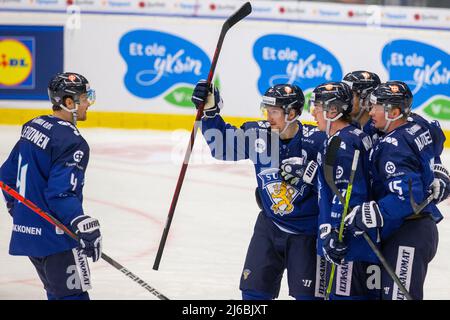 L-R Mikko Lehtonen, Sakari Manninen, Jere Innala, Miro Aaltonen (fin) en action lors de l'Euro Hockey Tour, match de hockey Tchèque Autriche contre Finlande, joué à Ostrava, République Tchèque, 30 avril 2022. (Photo CTK/Vladimir Prycek) Banque D'Images