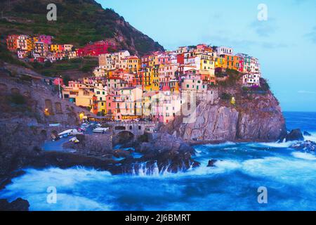 Manarola fisherman village de Cinque Terre, Italie Banque D'Images