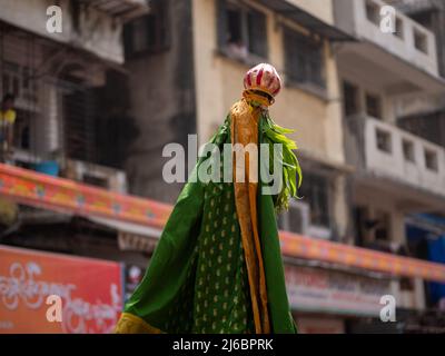 Mumbai, Inde - 02 avril 2022 : gros plan du Gudhi traditionnel à l'occasion de la parade du nouvel an hindou, Gudhi Padva, à Girgaon Banque D'Images