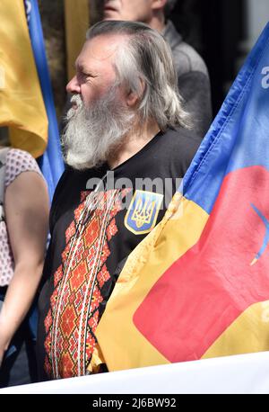 Notting Hill Gate, Londres, Royaume-Uni. 30th avril 2022. Solidarité avec le mouvement anti-guerre russe, protestation face à l'ambassade de Russie à Londres. Crédit : Matthew Chattle/Alay Live News Banque D'Images