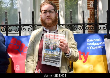 Notting Hill Gate, Londres, Royaume-Uni. 30th avril 2022. Solidarité avec le mouvement anti-guerre russe, protestation face à l'ambassade de Russie à Londres. Crédit : Matthew Chattle/Alay Live News Banque D'Images