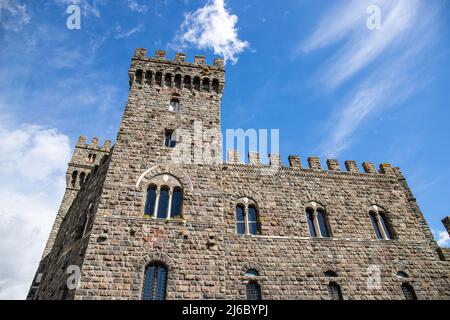 Torre Alfina, un beau village italien dans la province de Viterbo, près d'Acquapendente. Château historique de Torre Alfina près du bois de Sasseto. Banque D'Images