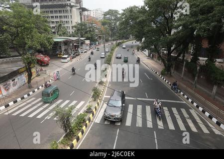 Dhaka, Bangladesh - le 30 avril 2022 : la ville est désormais exempte d'embouteillages car la plupart des habitants de Dhaka se rendent dans leurs maisons de village pour célébrer Eid dur Banque D'Images