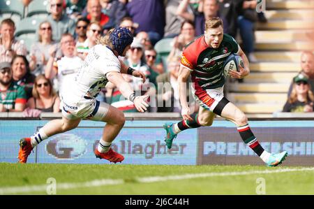 Chris Ashton de Leicester Tigers marque sa deuxième tentative lors du match Gallagher Premiership au stade Mattioli Woods Welford Road, à Leicester. Date de la photo: Samedi 30 avril 2022. Banque D'Images