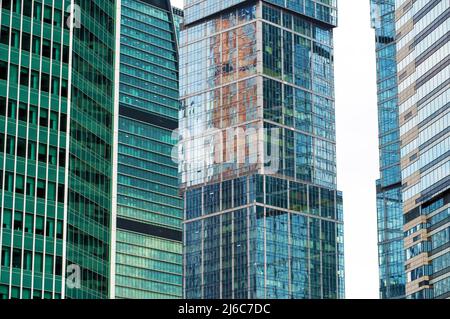 Gratte-ciels de la ville de Moscou, vue rapprochée de divers bâtiments, Russie Banque D'Images