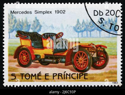 SAO TOMÉ ET PRINIPE - VERS 1983: Un timbre imprimé à Sao Tomé et principe montre Mercedes Simplex, 1902, automobile, vers 1983 Banque D'Images
