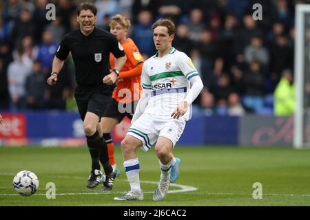 Birkenhead, Wirral, Royaume-Uni. 30th avril 2022. Lewis Warrington de Tranmere Rovers en action. EFL Skybet football League Two Match, Tranmere Rovers v Oldham Athletic au Prenton Park, Birkenhead, Wirral, le samedi 30th avril 2022. Cette image ne peut être utilisée qu'à des fins éditoriales. Utilisation éditoriale uniquement, licence requise pour une utilisation commerciale. Aucune utilisation dans les Paris, les jeux ou les publications d'un seul club/ligue/joueur.pic par Chris Stading/Andrew Orchard sports photographie/Alay Live News Banque D'Images