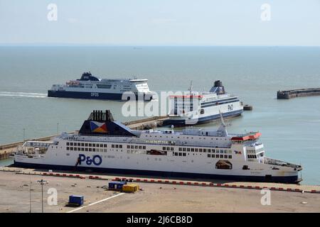 Dover Kent Royaume-Uni 30th avril 2022. P&O ferries Pride of Kent et Pride of Canterbury toujours dans le port après que P&0 Ferries a mis Douvres sur le marché du travail français. Crédit : Martin Dalton/Alay Live News Banque D'Images