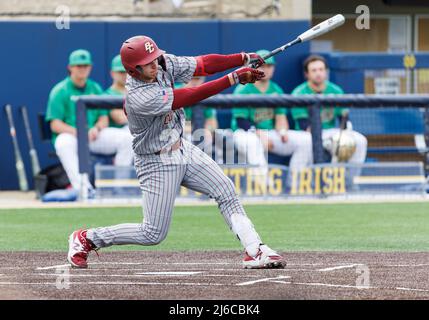 29 avril 2022 : Parker Landwehr (23), le receveur du Boston College, à la chauve-souris, pendant l'action du NCAA Baseball entre les Boston College Eagles et notre Dame Fighting Irish au stade Frank Eck à South Bend, Indiana. Le Boston College a battu notre Dame de 7 à 4. John Mersiits/CSM. Banque D'Images
