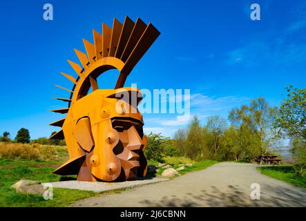 La sculpture de 6 mètres de haut d'un soldat romain Silvanus par l'artiste Svetlana Kondakova sur la route du mur Antonine à Nethercroy, en Écosse Banque D'Images