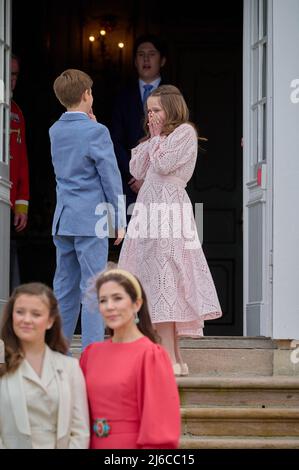 La princesse Isabella du Danemark est confirmée . La confirmation aura lieu à l'église du château de Fredensborg par le confesseur royal, Mgr Henrik Wigh-Poulsen. PHOTO : la princesse Josephine et le prince Vincent. Fredensborg, Danemark, le 30 avril 2022. Photo de Stefan Lindblom/Stella Pictures/ABACAPRESS.COM Banque D'Images