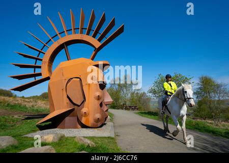 La sculpture de 6 mètres de haut d'un soldat romain Silvanus par l'artiste Svetlana Kondakova sur la route du mur Antonine à Nethercroy, en Écosse Banque D'Images