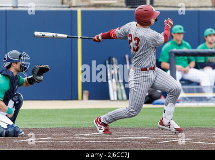 29 avril 2022 : Parker Landwehr (23), le receveur du Boston College, à la chauve-souris, pendant l'action du NCAA Baseball entre les Boston College Eagles et notre Dame Fighting Irish au stade Frank Eck à South Bend, Indiana. Le Boston College a battu notre Dame de 7 à 4. John Mersiits/CSM. Banque D'Images