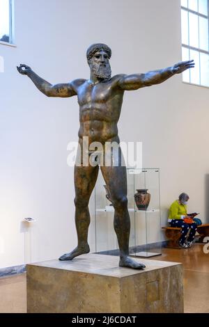 Statue de bronze de Zeus ou peut-être Poséidon. Trouvé dans la mer de Cap Artemision, Euboea du Nord. Période classique 460 av. J.-C. L'un des rares à l'origine Banque D'Images