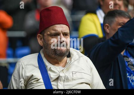 Voyager Birmingham supporter en costume fantaisie pendant le match à Cardiff, Royaume-Uni le 4/30/2022. (Photo de Mike Jones/News Images/Sipa USA) Banque D'Images