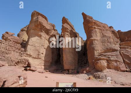 Les piliers du roi Salomon dans le parc national de la vallée de Timna, Israël. Banque D'Images