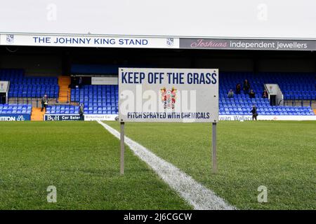 BIRKENHEAD, ROYAUME-UNI. 30th AVRIL les fans d'Oldham avant le match de la Sky Bet League 2 entre Tranmere Rovers et Oldham Athletic au parc de Prenton, Birkenhead, le samedi 30th avril 2022. (Credit: Eddie Garvey | MI News) Credit: MI News & Sport /Alay Live News Banque D'Images