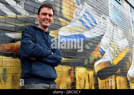 BIRKENHEAD, ROYAUME-UNI. 30th AVRIL les fans d'Oldham avant le match de la Sky Bet League 2 entre Tranmere Rovers et Oldham Athletic au parc de Prenton, Birkenhead, le samedi 30th avril 2022. (Credit: Eddie Garvey | MI News) Credit: MI News & Sport /Alay Live News Banque D'Images