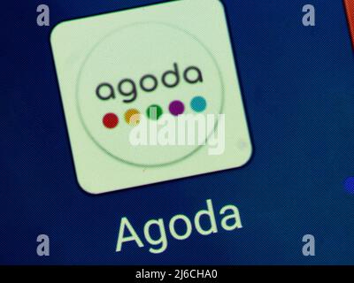 Sur cette photo, le logo de l’application Agoda s’affiche sur l’écran d’un smartphone Banque D'Images