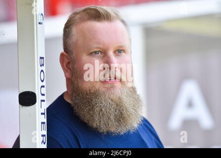 Preston Johnson l'un des nouveaux copropriétaires de Crawley Town et WAGMI United co-fondateur à la Sky Bet League Two match entre Crawley Town et Leyton Orient au People's Pension Stadium , Crawley , Royaume-Uni - 30th avril 2022 usage éditorial seulement. Pas de merchandising. Pour les images de football, les restrictions FA et Premier League s'appliquent inc. Aucune utilisation Internet/mobile sans licence FAPL - pour plus de détails, contactez football Dataco Banque D'Images