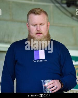 Preston Johnson l'un des nouveaux copropriétaires de Crawley Town et WAGMI United co-fondateur à la Sky Bet League Two match entre Crawley Town et Leyton Orient au People's Pension Stadium , Crawley , Royaume-Uni - 30th avril 2022 usage éditorial seulement. Pas de merchandising. Pour les images de football, les restrictions FA et Premier League s'appliquent inc. Aucune utilisation Internet/mobile sans licence FAPL - pour plus de détails, contactez football Dataco Banque D'Images