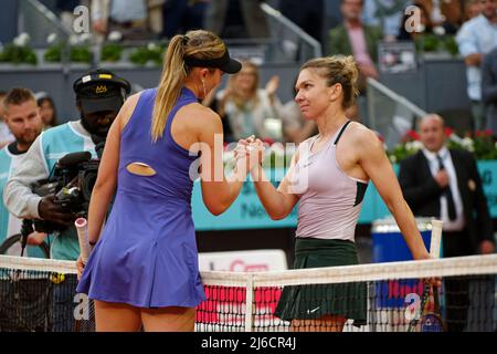 Madrid, Espagne. 30 avril 2022. Tennis: Mutua Madrid Tournoi de tennis ouvert - Madrid, individuel, femmes: Paula Badosa (Espagne) V Simona Halep (Roumanie). Crédit: EnriquePSans/Alay Live News Banque D'Images