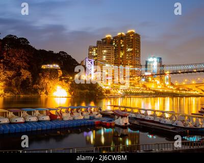 Taipei, 28 2014 FÉVRIER - vue de nuit sur la zone pittoresque de Bitan Banque D'Images