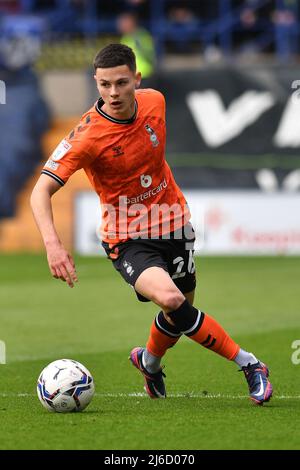 BIRKENHEAD, ROYAUME-UNI. AVRIL 30th Alex Hunt d'Oldham Athletic lors du match de la Sky Bet League 2 entre Tranmere Rovers et Oldham Athletic au parc de Prenton, Birkenhead, le samedi 30th avril 2022. (Credit: Eddie Garvey | MI News) Credit: MI News & Sport /Alay Live News Banque D'Images