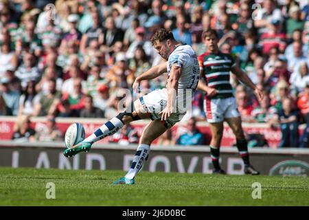 Leicester, Royaume-Uni. 30th avril 2022. Bristol Bears Alapati Leiua s'élance lors du match de rugby Gallagher Premiership entre Leicester Tigers et Bristol Rugby au stade Mattioli Woods Welford Road, Leicester, Royaume-Uni, le 30 avril 2022. Photo de Simon Hall. Utilisation éditoriale uniquement, licence requise pour une utilisation commerciale. Aucune utilisation dans les Paris, les jeux ou les publications d'un seul club/ligue/joueur. Crédit : UK Sports pics Ltd/Alay Live News Banque D'Images