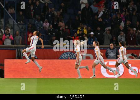 Wendie Renard (#3 Olympique Lyonnais) célèbre son but lors de la Ligue des champions des femmes de l'UEFA entre le FC Paris Saint-Germain et l'Olympique Lyonnais au Parc des Princes à Paris, France Cristiano Mazzi/SPP Banque D'Images