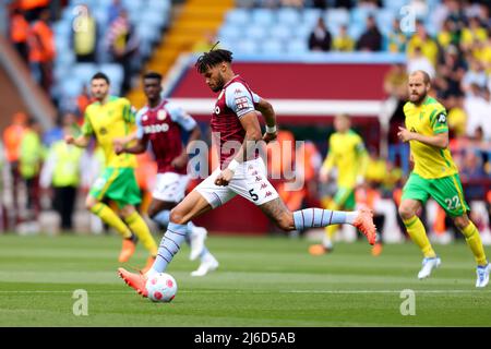 30th avril 2022 : Villa Park, Birmingham, Midlands, Angleterre ; Premier League football, Aston Villa contre Norwich: Tyrone Mings of Aston Villa Banque D'Images