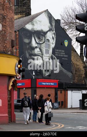 Leeds United Marcelo Bielsa fresque « Un homme avec de nouvelles idées est un fou, jusqu'à ce que ses idées triomphent », Hyde Park Corner, Hyde Park, Leeds Banque D'Images