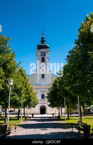 Ville d'Ogulin église et parc vue sur le paysage, paysage du centre de la Croatie Banque D'Images