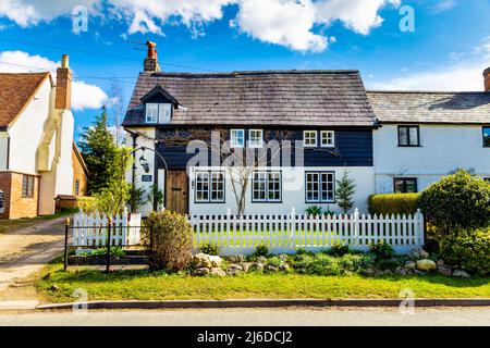 Charmante maison de campagne avec clôture blanche dans le village de Great Wymondley, Hertfordshire, Royaume-Uni Banque D'Images