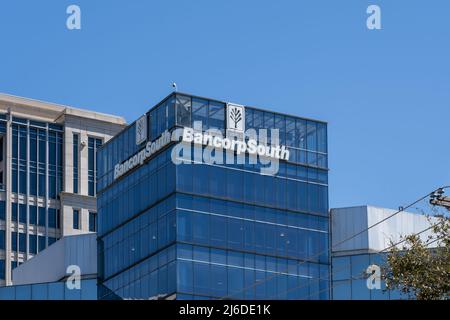 Dallas, Texas, Etats-Unis - 20 mars 2022: Panneau BancorpSouth sur le bâtiment de bureau à Dallas, Texas, Etats-Unis. Banque D'Images